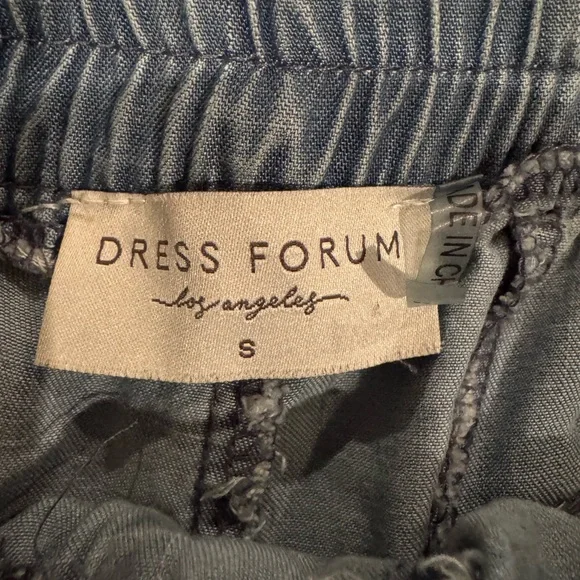 Dress Forum Los Angeles Women’s Light Wash Denim Cargo Joggers - Picture 3 of 12